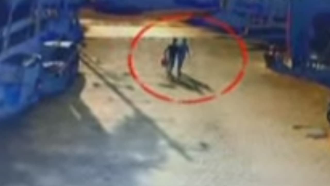 జగిత్యాల ప్రేమదేశం కథ: ఇద్దరమ్మాయిలతో చాటింగ్, ప్లాన్తోనే ఆత్మహత్యలు జగిత్యాల ప్రేమదేశం కథ: ఇద్దరమ్మాయిలతో చాటింగ్, ప్లాన్తోనే ఆత్మహత్యలు