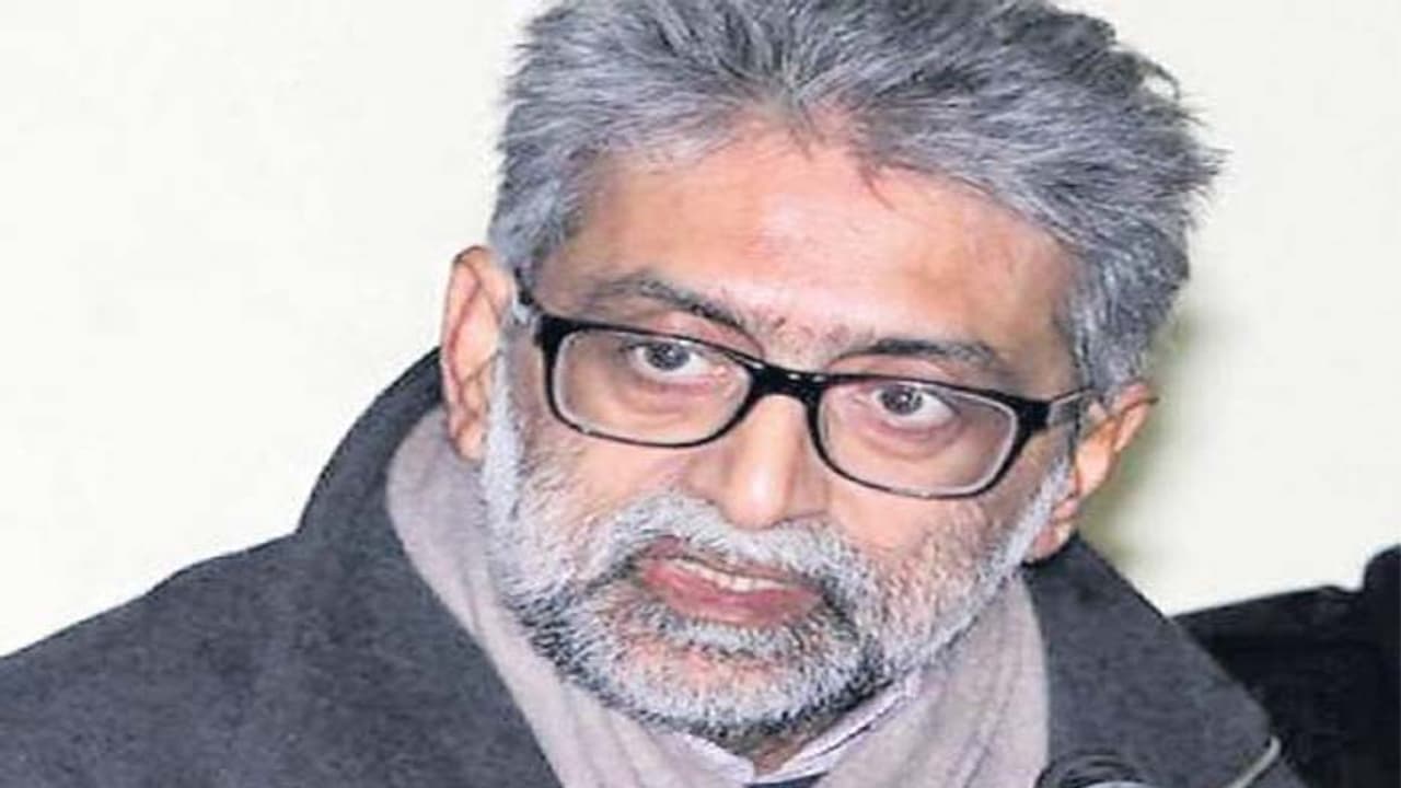 గృహ నిర్బంధం నుంచి విడుదలైన హక్కుల నేత... కండిషన్స్ అప్లై గృహ నిర్బంధం నుంచి విడుదలైన హక్కుల నేత... కండిషన్స్ అప్లై