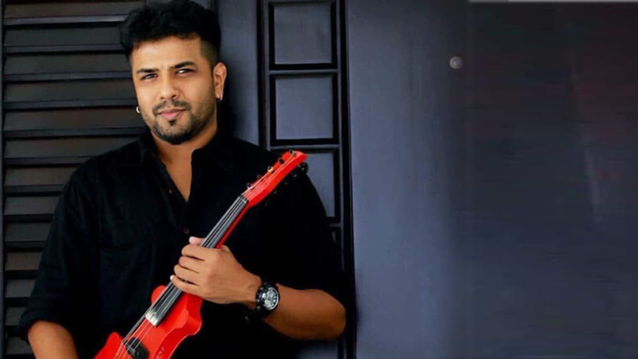 ബാലഭാസ്കറിന്റെ അപകട മരണം; സ്വർണക്കടത്ത് പ്രതികളുടെ വിവരങ്ങൾ ക്രൈം ബ്രാഞ്ച് ശേഖരിച്ചു ബാലഭാസ്കറിന്റെ അപകട മരണം; സ്വർണക്കടത്ത് പ്രതികളുടെ വിവരങ്ങൾ ക്രൈം ബ്രാഞ്ച് ശേഖരിച്ചു