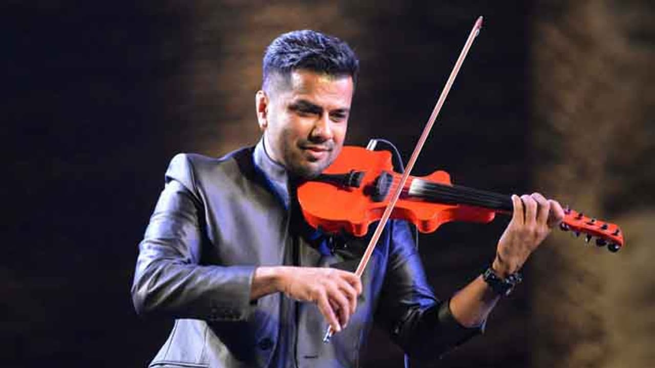 స్టార్ సింగర్ బాలభాస్కర్ కన్నుమూత.. శోకసంద్రంలో సంగీత ప్రపంచం స్టార్ సింగర్ బాలభాస్కర్ కన్నుమూత.. శోకసంద్రంలో సంగీత ప్రపంచం