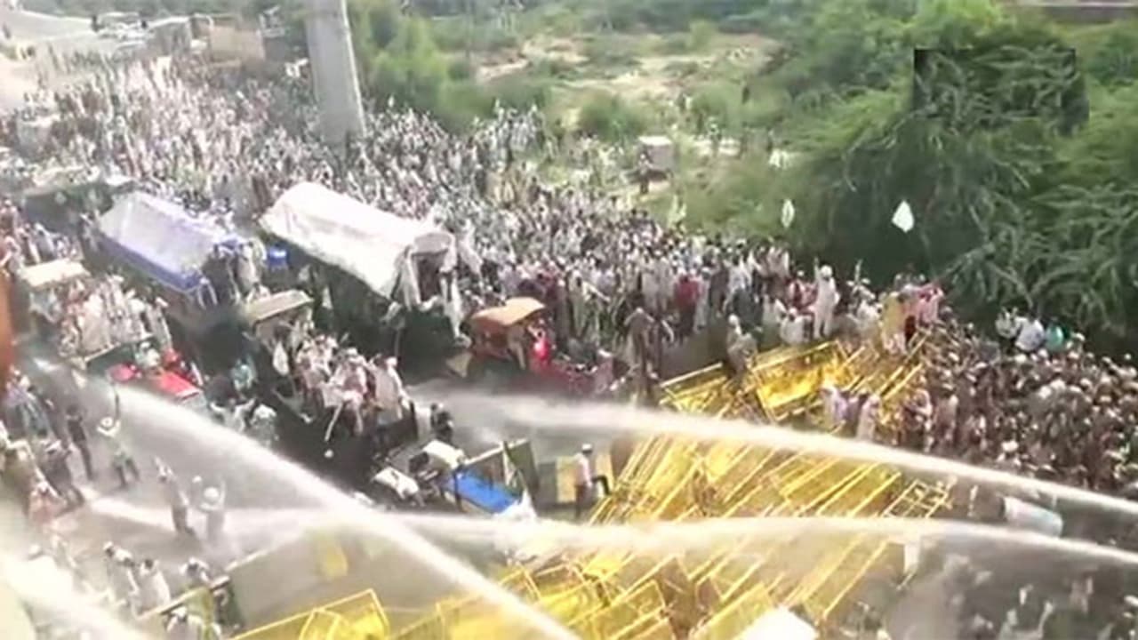 ఢిల్లీకి చేరిన కిసాన్ క్రాంతి యాత్ర.. అడ్డుకున్న పోలీసులు ఢిల్లీకి చేరిన కిసాన్ క్రాంతి యాత్ర.. అడ్డుకున్న పోలీసులు