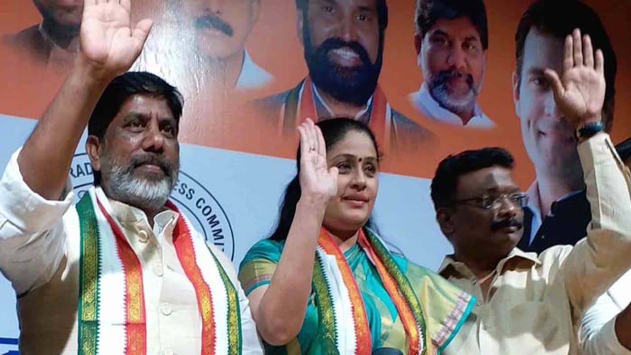 అందుకే పిల్లలు వద్దనుకొన్నాం: విజయశాంతి అందుకే పిల్లలు వద్దనుకొన్నాం: విజయశాంతి