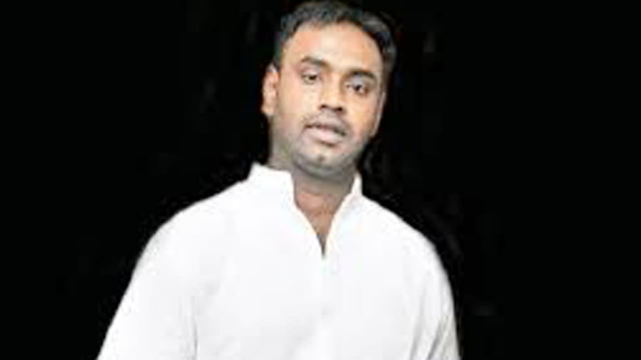 తెలంగాణలో కాంగ్రెస్ కు మరోషాక్: బీజేపీలోకి మాజీ ఎమ్మెల్యే...? తెలంగాణలో కాంగ్రెస్ కు మరోషాక్: బీజేపీలోకి మాజీ ఎమ్మెల్యే...?