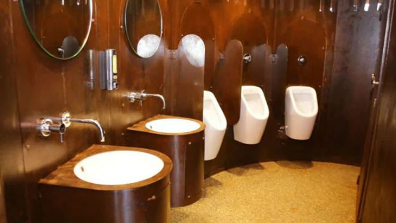 ഉപയോഗം 'ഫുള് ഫ്രീ'; പക്ഷേ ഈ ടോയ്ലറ്റിന് മുടക്കിയ പണത്തിന്റെ കണക്കൊന്ന് കേള്ക്കണം... ഉപയോഗം 'ഫുള് ഫ്രീ'; പക്ഷേ ഈ ടോയ്ലറ്റിന് മുടക്കിയ പണത്തിന്റെ കണക്കൊന്ന് കേള്ക്കണം...