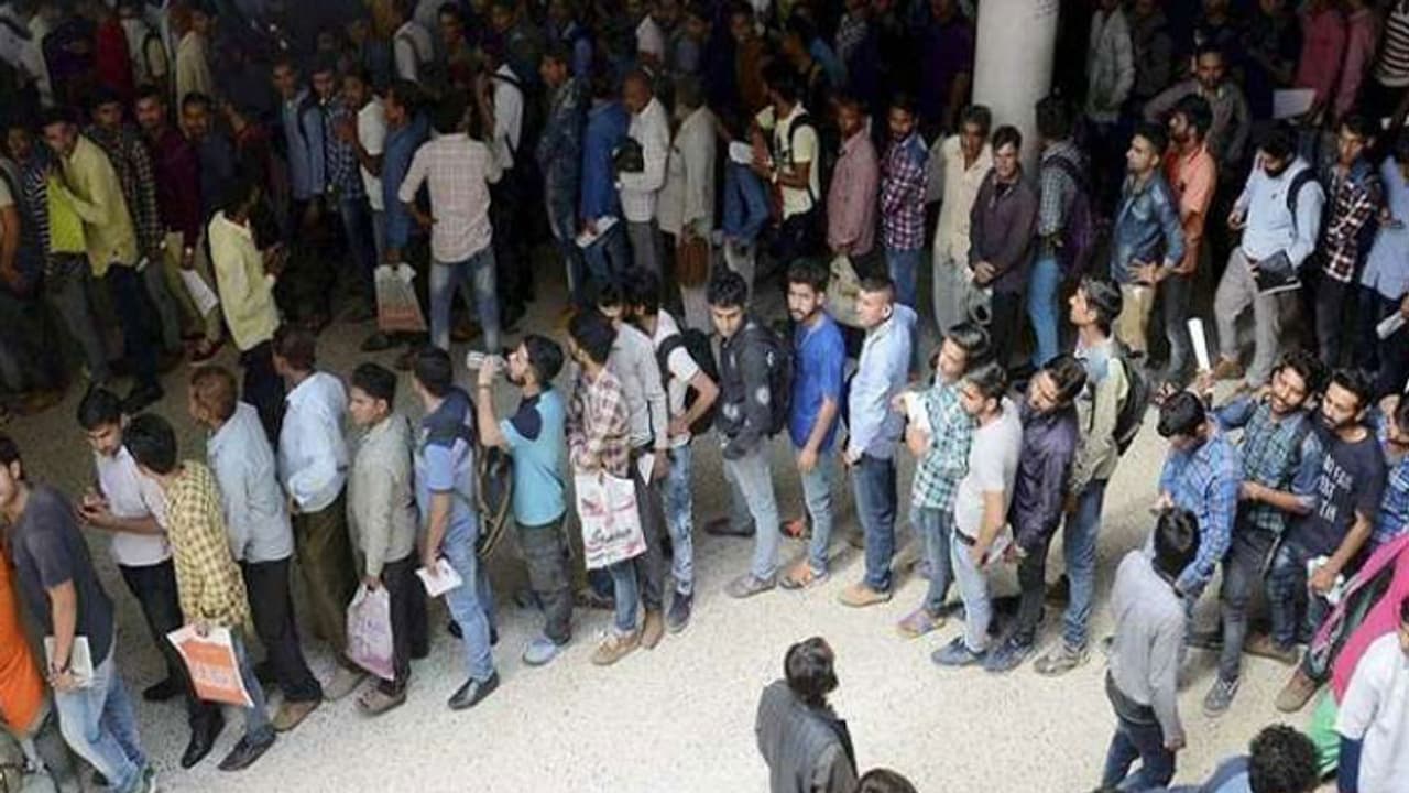 வேலையில்லா பட்டதாரியா நீங்கள்? அப்போ இன்று முதல் உதவித்தொகை பெறுங்கள்... முதல்வர் அதிரடி! வேலையில்லா பட்டதாரியா நீங்கள்? அப்போ இன்று முதல் உதவித்தொகை பெறுங்கள்... முதல்வர் அதிரடி!