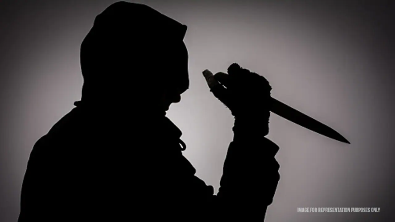 Andhra Pradesh: Rowdy stabbed to death by assailants (Video)