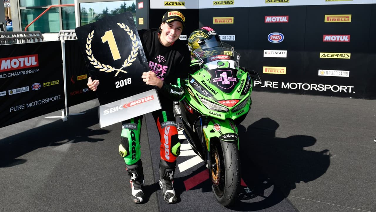 ವಿಶ್ವ ಮೋಟಾರ್ ಬೈಕ್ ಚಾಂಪಿಯನ್ಶಿಪ್ ಗೆದ್ದ ಮಹಿಳಾ ಬೈಕ್ ರೇಸರ್! ವಿಶ್ವ ಮೋಟಾರ್ ಬೈಕ್ ಚಾಂಪಿಯನ್ಶಿಪ್ ಗೆದ್ದ ಮಹಿಳಾ ಬೈಕ್ ರೇಸರ್!