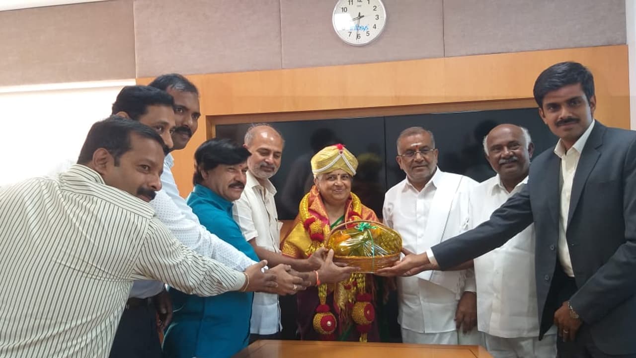 ದಸರಾ ಉದ್ಘಾಟಿಸಲು ಸುಧಾಮೂರ್ತಿಗೆ ಬಂತು ಅಧಿಕೃತ ಆಹ್ವಾನ ದಸರಾ ಉದ್ಘಾಟಿಸಲು ಸುಧಾಮೂರ್ತಿಗೆ ಬಂತು ಅಧಿಕೃತ ಆಹ್ವಾನ