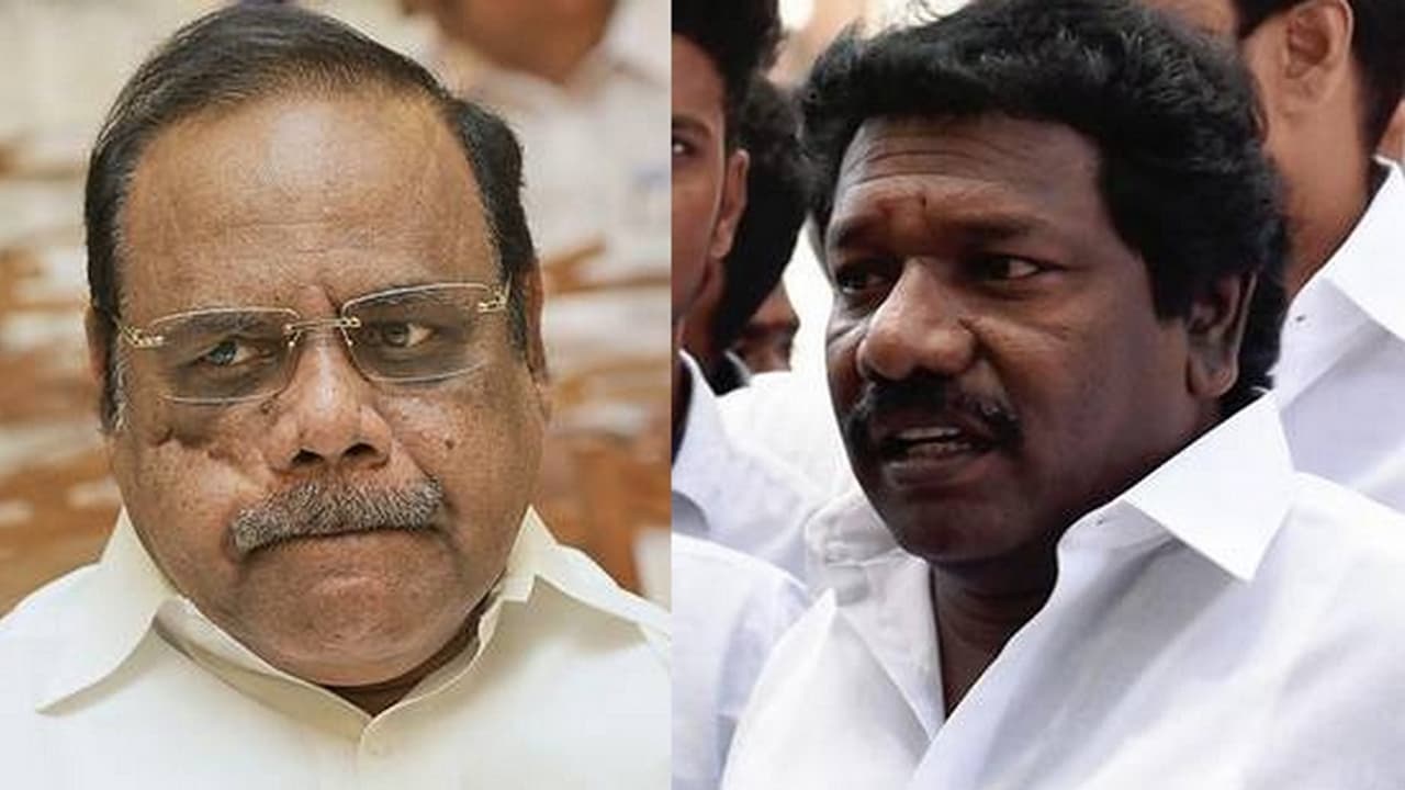 சபாநாயகர் பதவிக்கு தனபால் பொருத்தம் இல்லை!! அவசர அவசரமாக அனுமதி கேட்டு கருணாஸ் மனு ... சபாநாயகர் பதவிக்கு தனபால் பொருத்தம் இல்லை!! அவசர அவசரமாக அனுமதி கேட்டு கருணாஸ் மனு ...