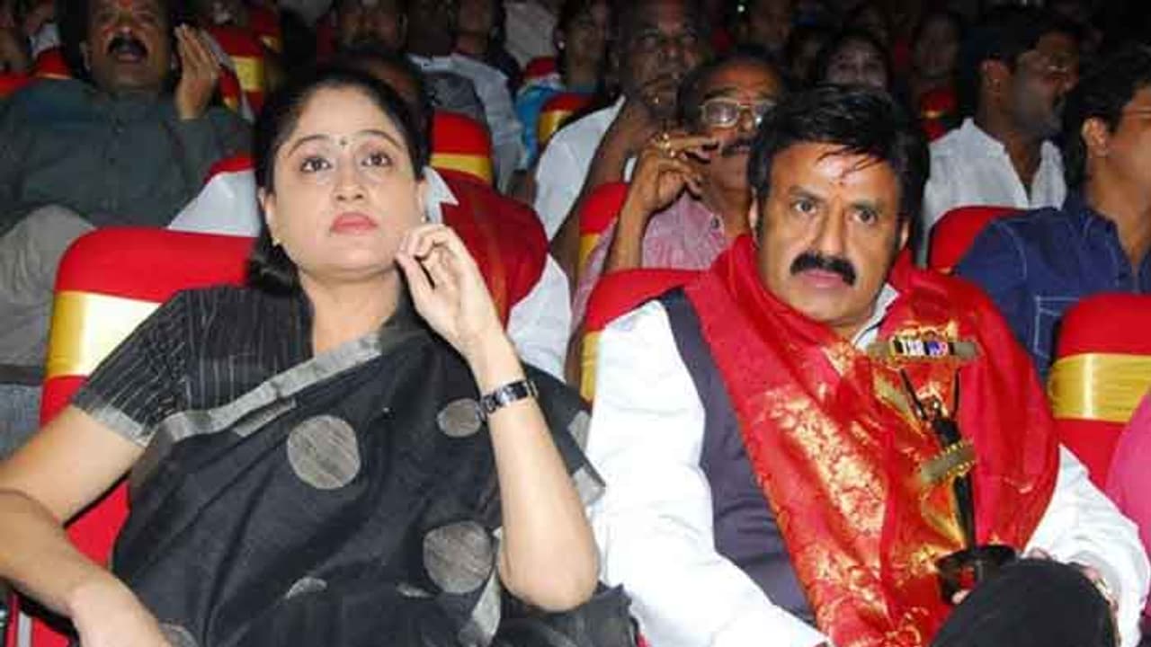 ఎన్నికలు కలిపాయి ఇద్దరినీ.. ఒకే వేదికపైకి బాలయ్య, విజయశాంతి ఎన్నికలు కలిపాయి ఇద్దరినీ.. ఒకే వేదికపైకి బాలయ్య, విజయశాంతి