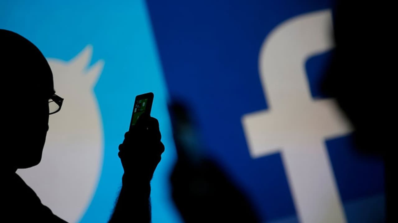 ಭಾರೀ ಕಳ್ಳಾಟ: ಫೇಸ್ಬುಕ್ ಮೆಸೆಜ್ 10 ಸೆಂಟ್ಗೆ ಮಾರಾಟ! ಭಾರೀ ಕಳ್ಳಾಟ: ಫೇಸ್ಬುಕ್ ಮೆಸೆಜ್ 10 ಸೆಂಟ್ಗೆ ಮಾರಾಟ!