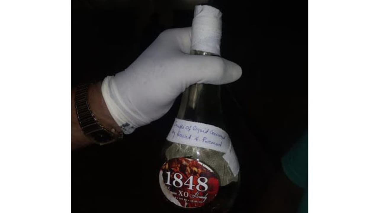 മദ്യം കഴിച്ച് മൂന്ന് മരണം: വിഷം കലര്ത്തിയതായി സംശയം ; ഒരാള് പോലീസ് കസ്റ്റഡിയിലെന്ന് സൂചന മദ്യം കഴിച്ച് മൂന്ന് മരണം: വിഷം കലര്ത്തിയതായി സംശയം ; ഒരാള് പോലീസ് കസ്റ്റഡിയിലെന്ന് സൂചന