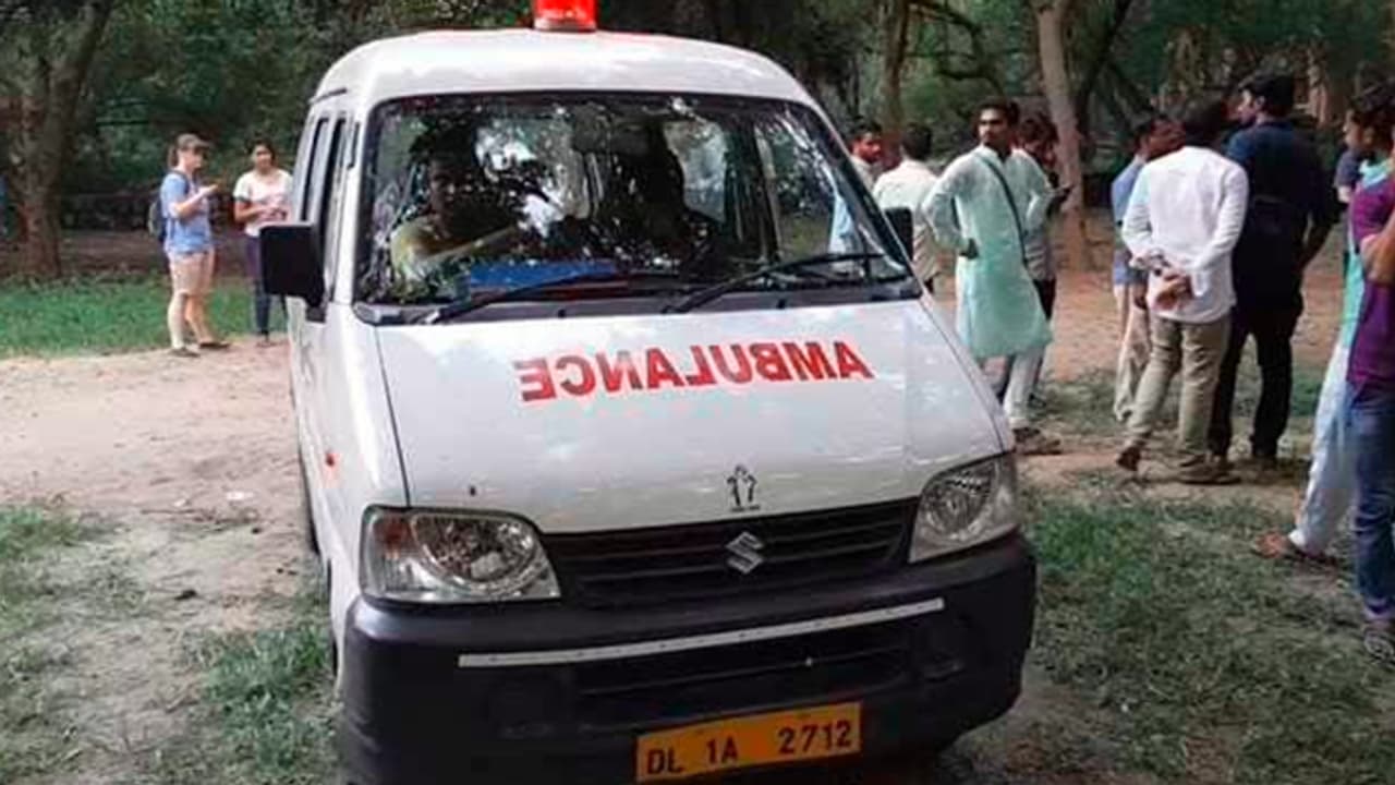 മോട്ടോർ സൈക്കിളിൽ സഞ്ചരിക്കവേ തലയിൽ രാസവസ്തു വീണ് മരിച്ചു; ഒരാൾ ആശുപത്രിയിൽ മോട്ടോർ സൈക്കിളിൽ സഞ്ചരിക്കവേ തലയിൽ രാസവസ്തു വീണ് മരിച്ചു; ഒരാൾ ആശുപത്രിയിൽ