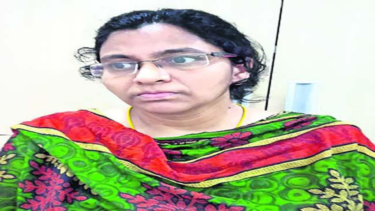 చిట్టీల పేరుతో రూ.2కోట్లు స్వాహా.. తహశీల్దార్ అరెస్టు