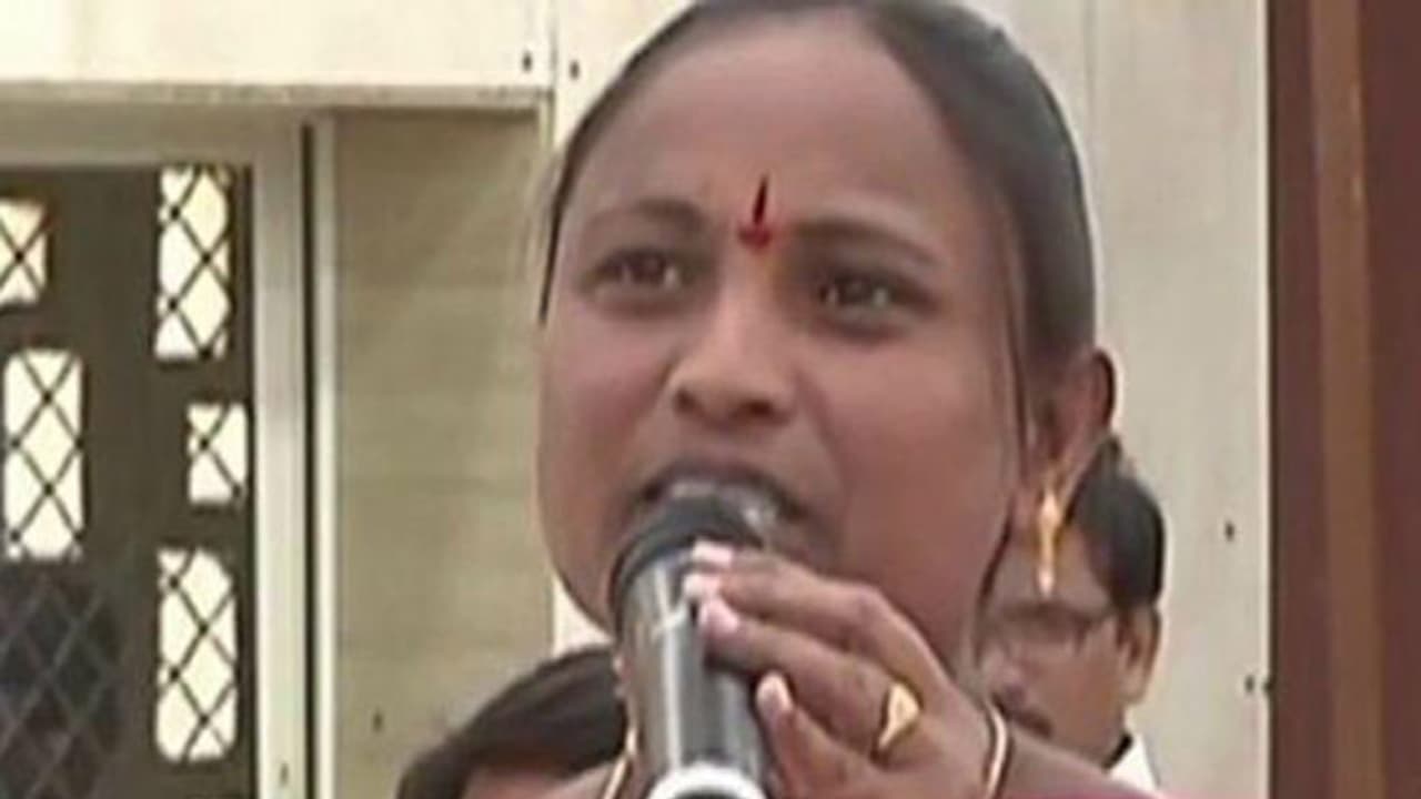 వదిలిపెట్టను: కేసీఆర్ పై బొడిగె శోభ తిరుగుబాటు వదిలిపెట్టను: కేసీఆర్ పై బొడిగె శోభ తిరుగుబాటు