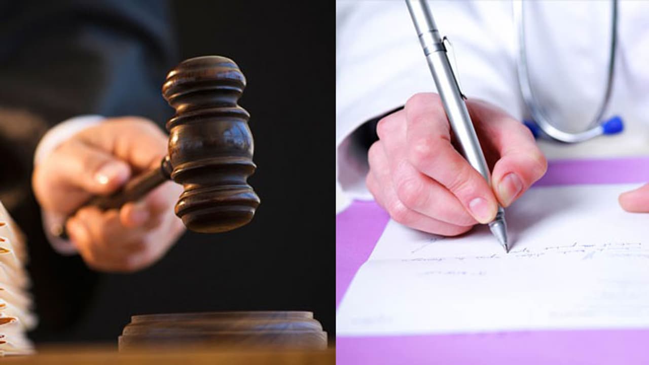 മോശം കയ്യക്ഷരത്തില് മെഡിക്കല് റിപ്പോര്ട്ട്, ഡോക്ടര്മാക്ക് ശിക്ഷ വിധിച്ച് കോടതി മോശം കയ്യക്ഷരത്തില് മെഡിക്കല് റിപ്പോര്ട്ട്, ഡോക്ടര്മാക്ക് ശിക്ഷ വിധിച്ച് കോടതി