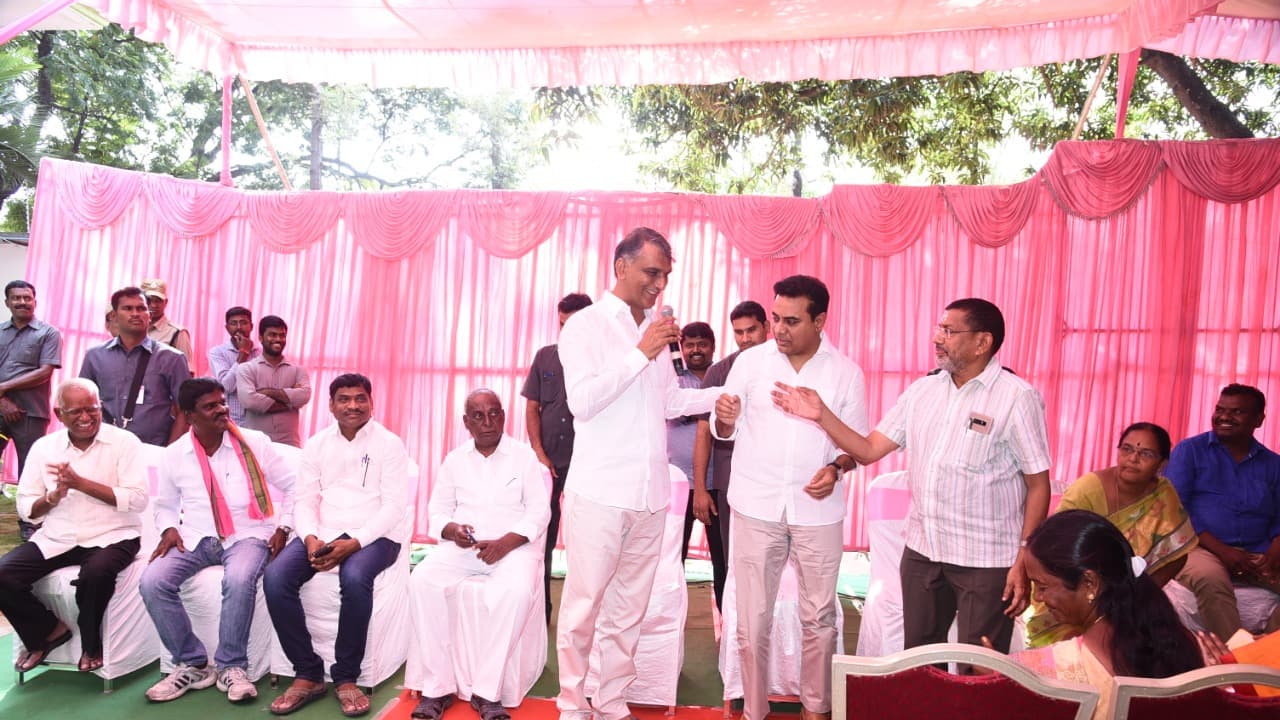 హరీష్ రావును అప్పుడప్పుడు ఏడిపిస్తుంటా...: కేటీఆర్ ఆసక్తికర వ్యాఖ్యలు హరీష్ రావును అప్పుడప్పుడు ఏడిపిస్తుంటా...: కేటీఆర్ ఆసక్తికర వ్యాఖ్యలు