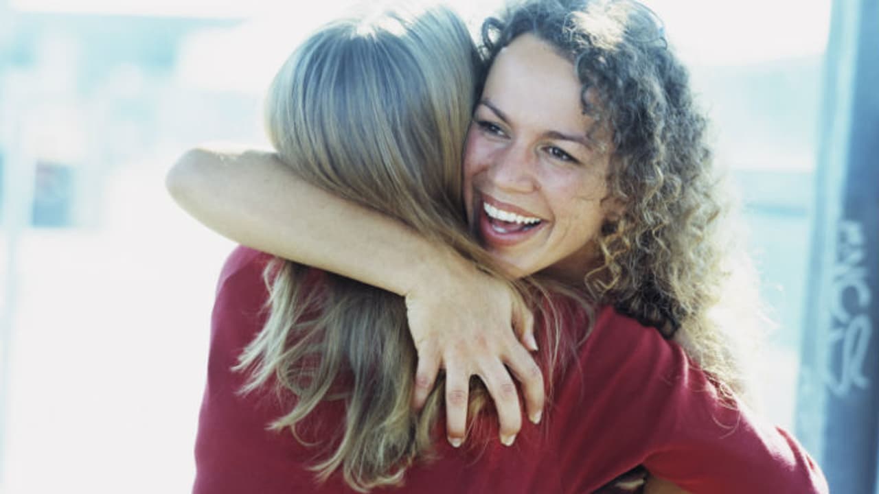 పాజిటివ్ ప్రతీకారం : అత్తకు కరోనా.. బలవంతంగా కోడల్ని కౌగిలించుకుని.. ! పాజిటివ్ ప్రతీకారం : అత్తకు కరోనా.. బలవంతంగా కోడల్ని కౌగిలించుకుని.. !