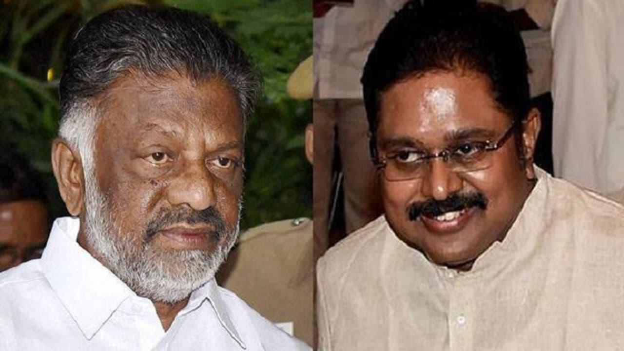 டிடிவி தினகரனோடு கைகோர்த்த ஓபிஎஸ் அணி..! தேனியில் ஒன்றினைந்து போராட்டம் நடத்தியதால் பரபரப்பு டிடிவி தினகரனோடு கைகோர்த்த ஓபிஎஸ் அணி..! தேனியில் ஒன்றினைந்து போராட்டம் நடத்தியதால் பரபரப்பு