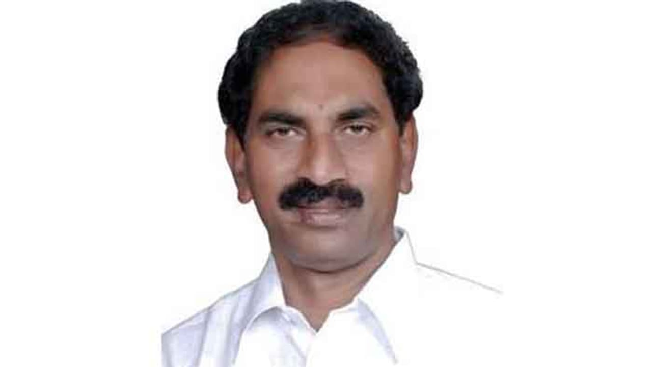 టీడీపీ నేతలపై ఐటీ గురి.. నెల్లూరులో బీద మస్తాన్ రావు ఇంటిలో సోదాలు టీడీపీ నేతలపై ఐటీ గురి.. నెల్లూరులో బీద మస్తాన్ రావు ఇంటిలో సోదాలు