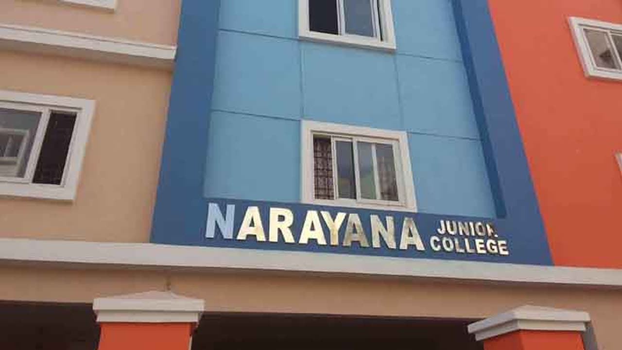 బెజవాడలో ఐటీ దాడులు.. నారాయణ కాలేజీ దాకా వెళ్లి మధ్యలో వచ్చేసిన అధికారులు