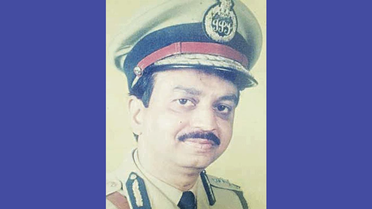 ವೀರಪ್ಪನ್ಸ್ ಪ್ರೈಜ್ಕ್ಯಾಚ್ ಬರೆದ ಮಾಜಿ ಡಿಜಿಪಿ ದಿನಕರನ್ ನಿಧನ ವೀರಪ್ಪನ್ಸ್ ಪ್ರೈಜ್ಕ್ಯಾಚ್ ಬರೆದ ಮಾಜಿ ಡಿಜಿಪಿ ದಿನಕರನ್ ನಿಧನ