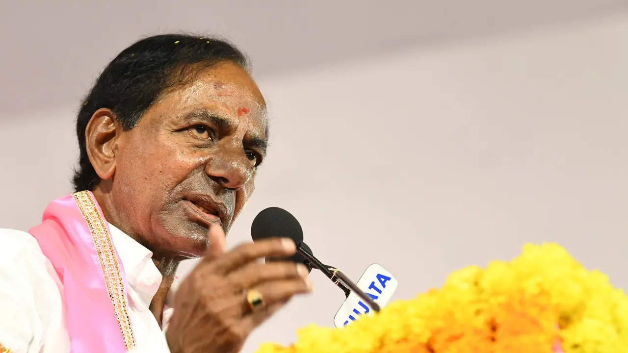 డికె అరుణ బండారం బయటపెడతా: స్వరం పెంచిన కేసీఆర్ డికె అరుణ బండారం బయటపెడతా: స్వరం పెంచిన కేసీఆర్