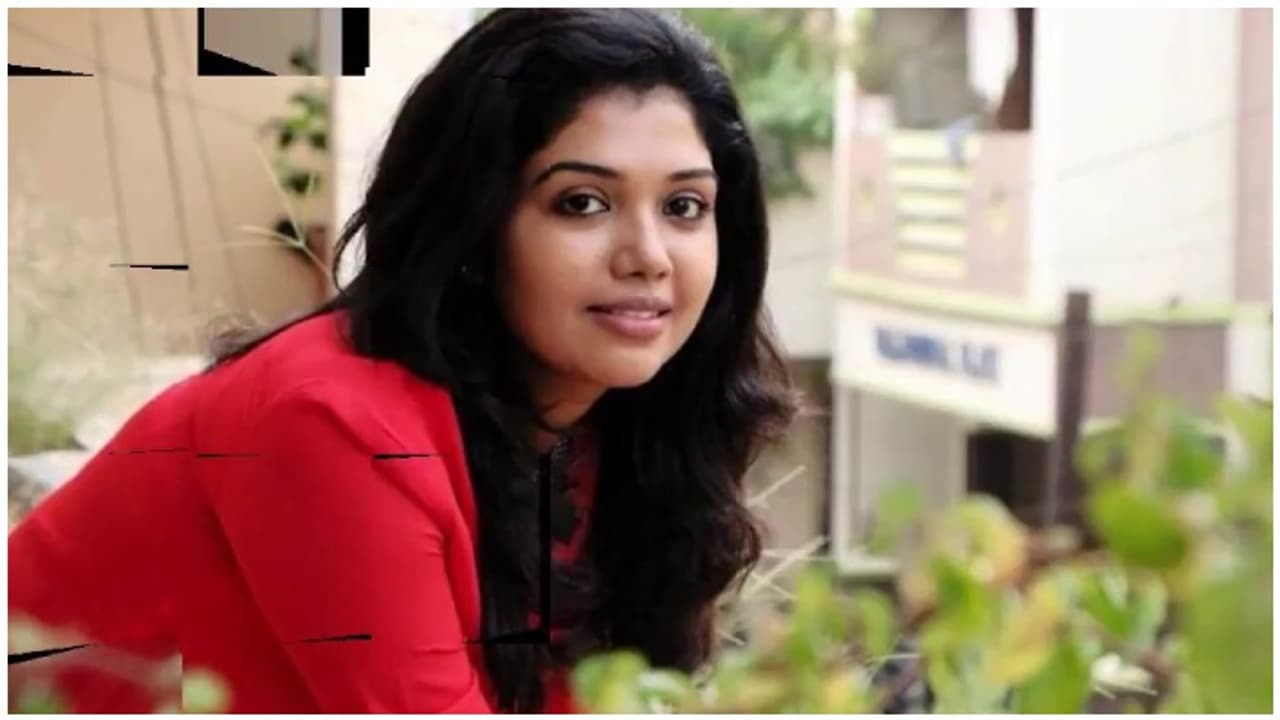 மூடிட்டு போடா... ஒண்ணுமே இல்லத்துக்கு ஓவரா பொங்கிய ரித்விகா! உண்மையான குணம் இதுவா? மூடிட்டு போடா... ஒண்ணுமே இல்லத்துக்கு ஓவரா பொங்கிய ரித்விகா! உண்மையான குணம் இதுவா?