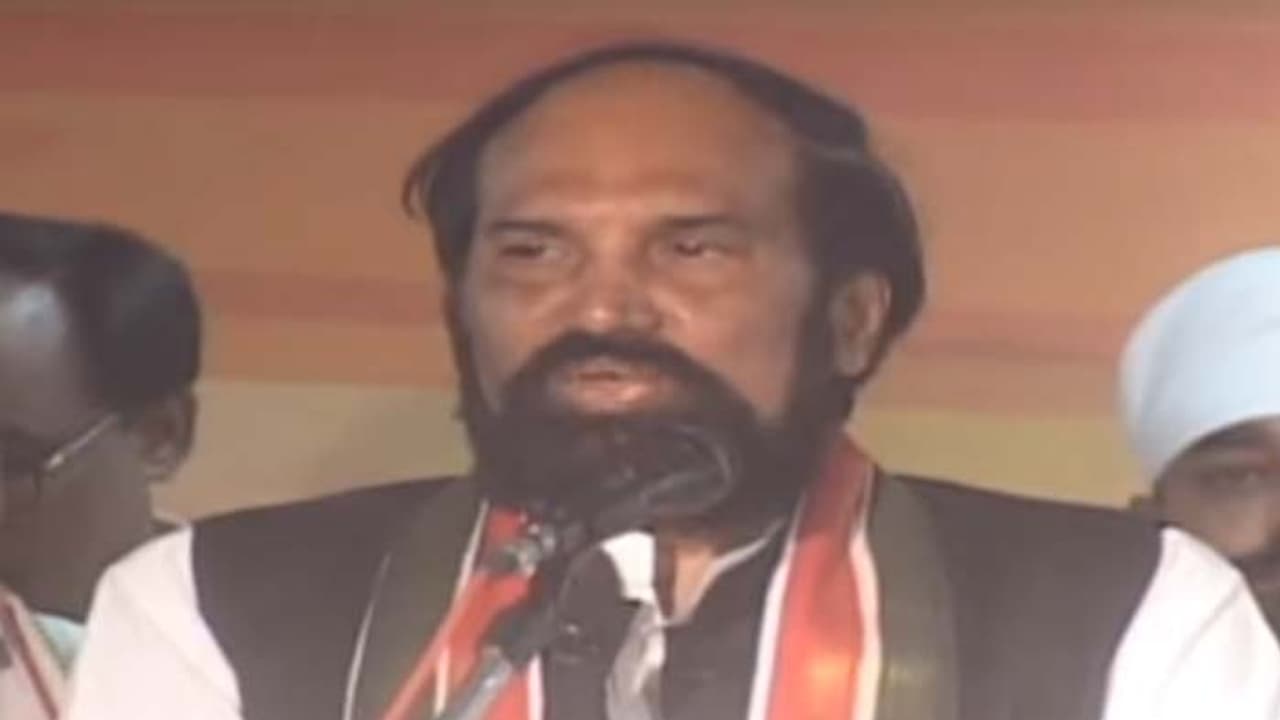 నా చుట్టూ, గాంధీభవన్ చుట్టూ తిరిగితే టిక్కెట్లు రావు: ఉత్తమ్ నా చుట్టూ, గాంధీభవన్ చుట్టూ తిరిగితే టిక్కెట్లు రావు: ఉత్తమ్