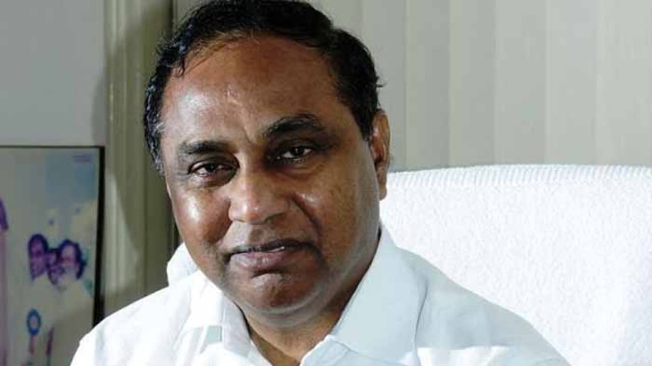 టీడీపీ నేతలపై ఐటీ గురి.. కందుకూరు ఎమ్మెల్యే పోతుల రామారావు ఇంట్లో సోదాలు టీడీపీ నేతలపై ఐటీ గురి.. కందుకూరు ఎమ్మెల్యే పోతుల రామారావు ఇంట్లో సోదాలు