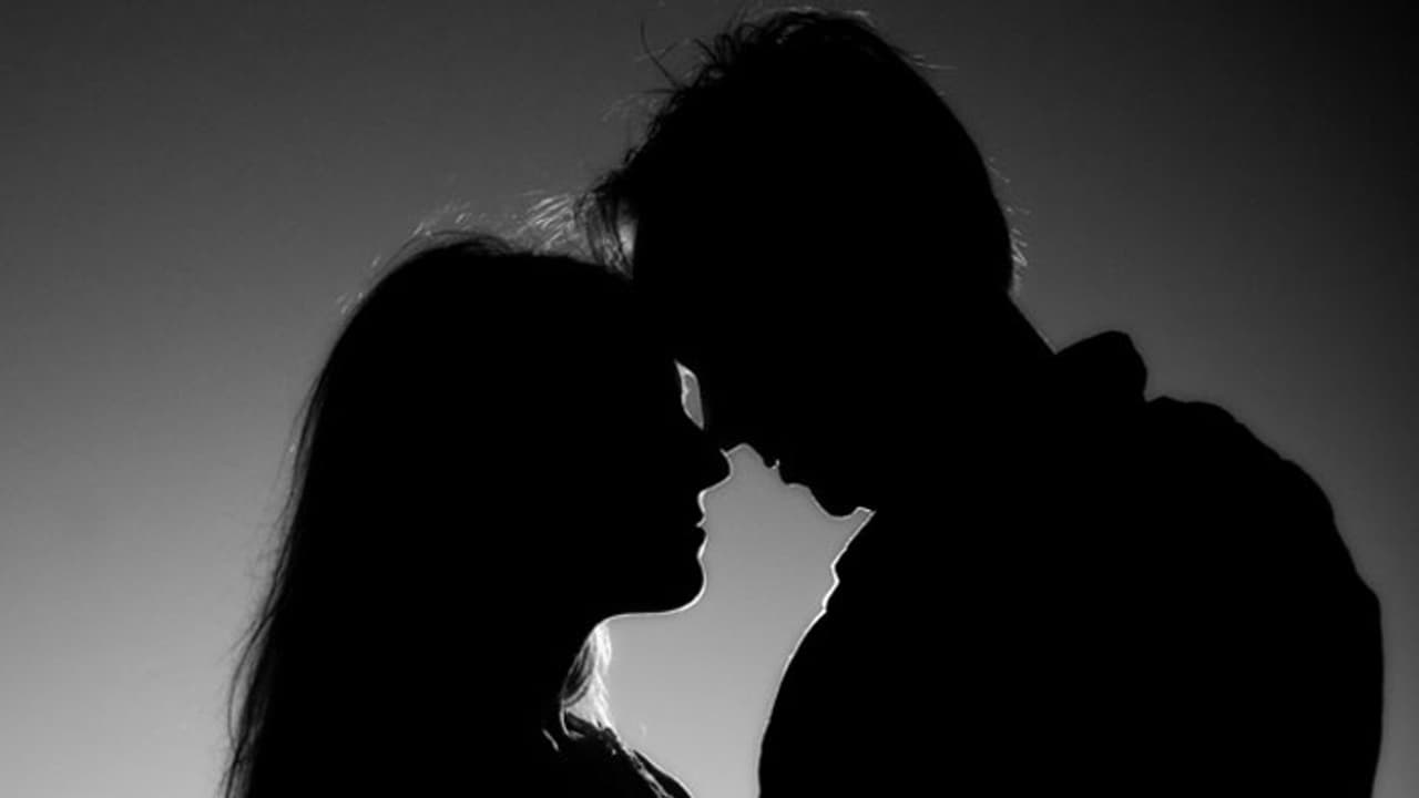 దర్శకులతోనే హీరోయిన్ డేటింగ్..? దర్శకులతోనే హీరోయిన్ డేటింగ్..?