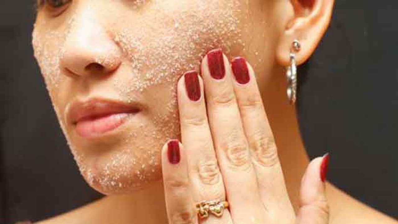 പഞ്ചസാര ഉപയോഗിച്ച് ചര്മ്മം സംരക്ഷിക്കാം പഞ്ചസാര ഉപയോഗിച്ച് ചര്മ്മം സംരക്ഷിക്കാം