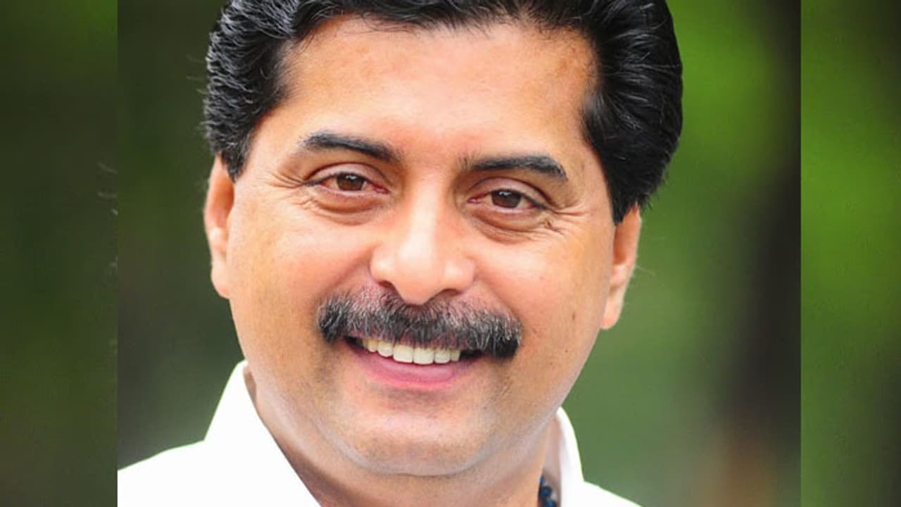 വെള്ളക്കരം ഇനിയും കൂട്ടില്ല; പ്രതിവർഷം 5% നിരക്ക് വർധിപ്പിക്കണമെന്ന കേന്ദ്ര നിർദേശം നടപ്പാക്കില്ലെന്ന് മന്ത്രി വെള്ളക്കരം ഇനിയും കൂട്ടില്ല; പ്രതിവർഷം 5% നിരക്ക് വർധിപ്പിക്കണമെന്ന കേന്ദ്ര നിർദേശം നടപ്പാക്കില്ലെന്ന് മന്ത്രി