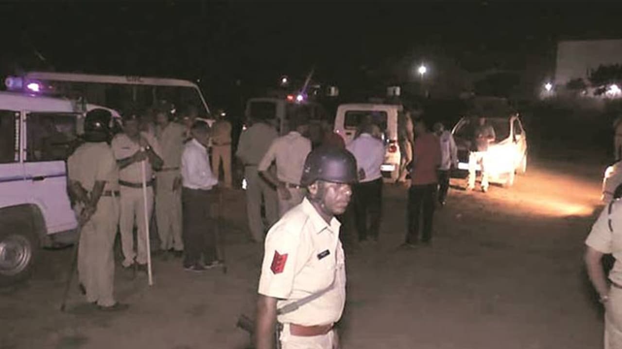 Gujarat: Police arrest 180 as child rape leads to revenge attacks on Bihar, UP migrants