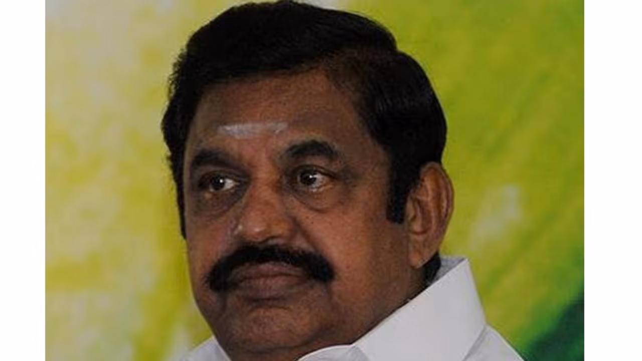 തമിഴ്നാട് മുഖ്യമന്ത്രി അഴിമതിക്കുരുക്കില്; സിബിഐ അന്വേഷണം വേണമെന്ന് ഹൈക്കോടതി തമിഴ്നാട് മുഖ്യമന്ത്രി അഴിമതിക്കുരുക്കില്; സിബിഐ അന്വേഷണം വേണമെന്ന് ഹൈക്കോടതി