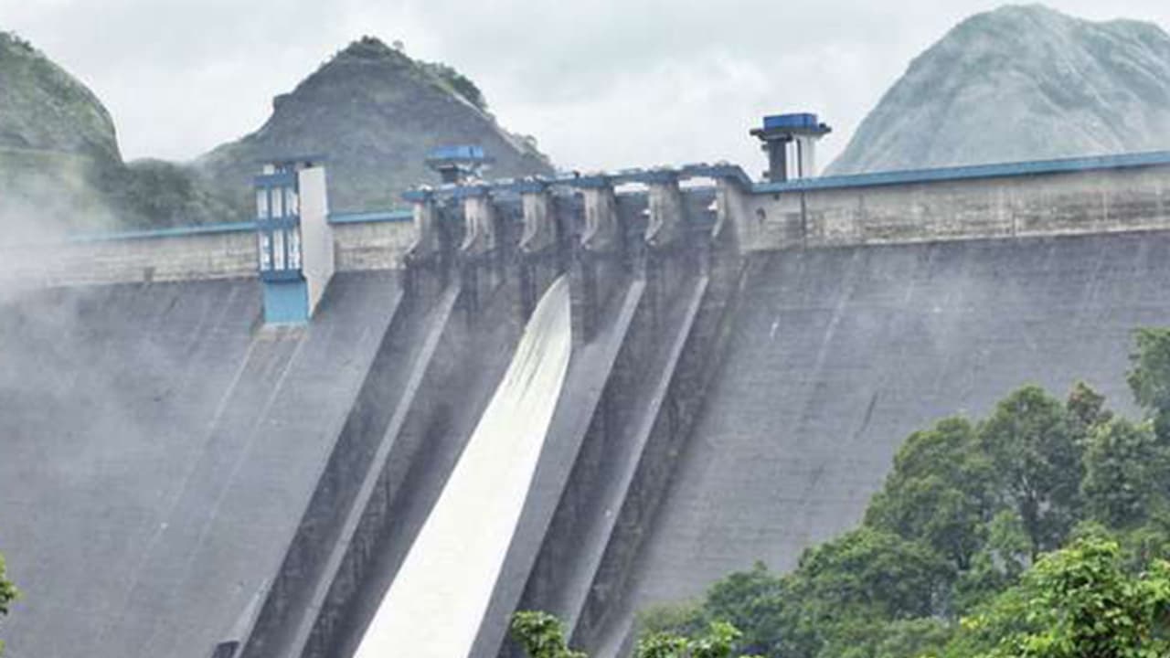 കനത്ത മഴ; ഇടുക്കിയിൽ മൂന്ന് അണക്കെട്ടുകൾ നാളെ തുറക്കും കനത്ത മഴ; ഇടുക്കിയിൽ മൂന്ന് അണക്കെട്ടുകൾ നാളെ തുറക്കും