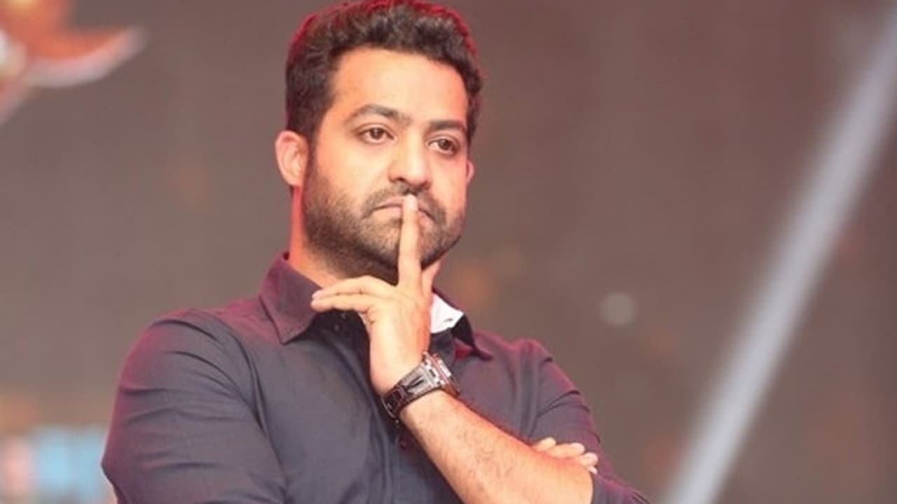 'బయోపిక్' లో ఎన్టీఆర్ ఉంటాడు కానీ..! 'బయోపిక్' లో ఎన్టీఆర్ ఉంటాడు కానీ..!