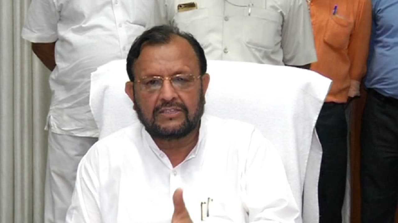 తల్లిగర్భంలో అభిమన్యుడు నేర్చుకున్నాడు.. నిజమే.. యూపీ మంత్రి తల్లిగర్భంలో అభిమన్యుడు నేర్చుకున్నాడు.. నిజమే.. యూపీ మంత్రి