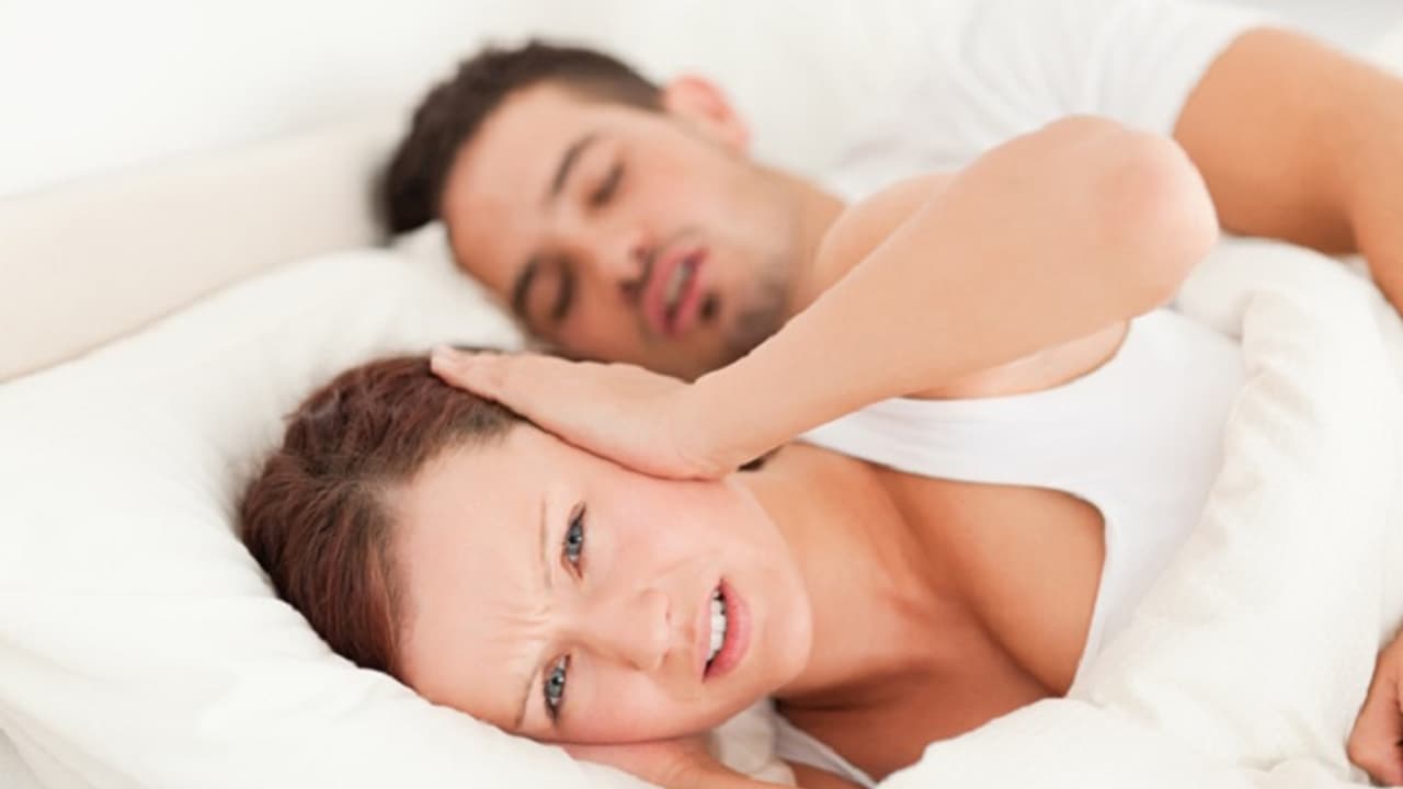 ಗೊರಕೆ ಹೊಡೀತೀರಾ? ಇಲ್ಲಿದೆ ಮನೆ ಮದ್ದು.. ಗೊರಕೆ ಹೊಡೀತೀರಾ? ಇಲ್ಲಿದೆ ಮನೆ ಮದ್ದು..