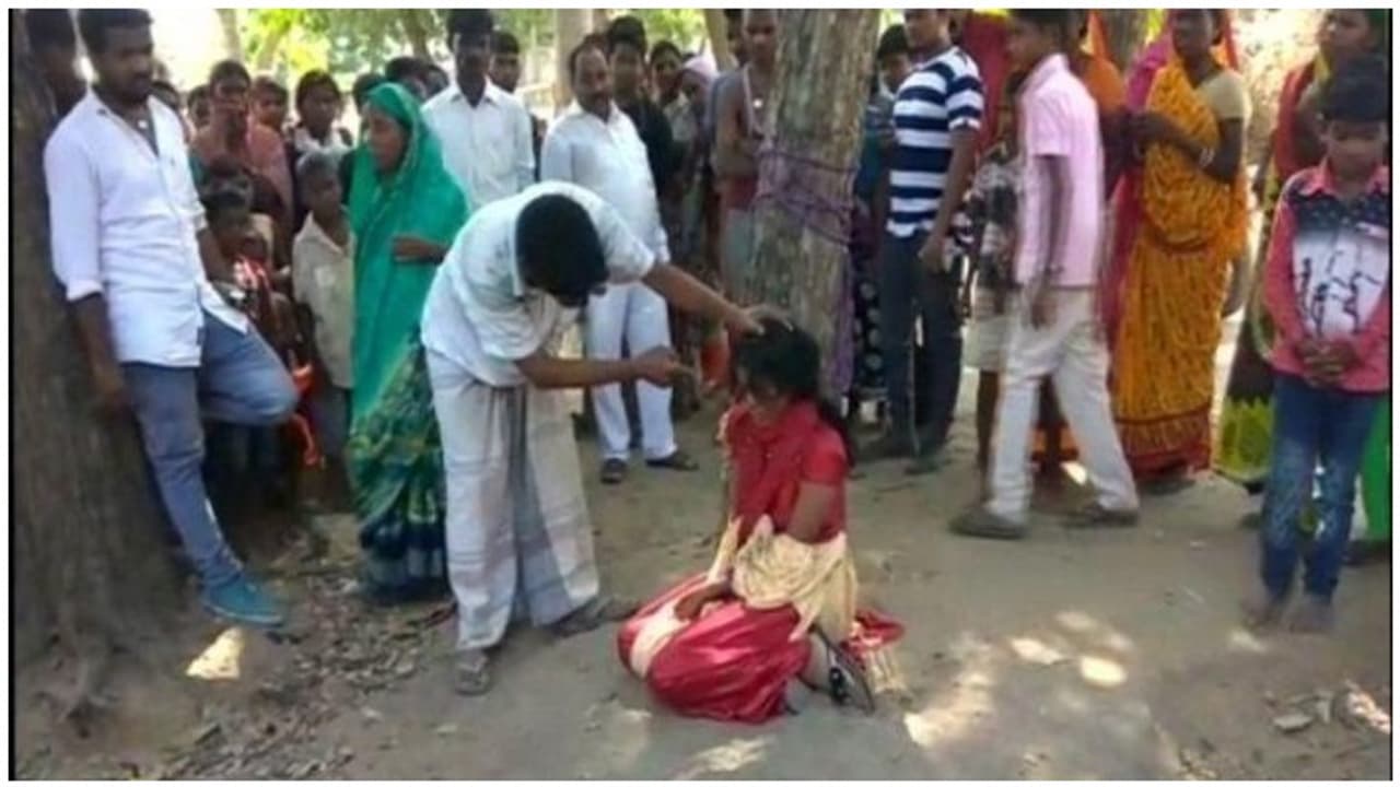 இதுக்கு தீர்வே கிடையாதா? இது ஒரு குத்தமா? பெண்ணை மரத்தில் கட்டி வைத்து வெறித்தனமாக அடித்த ஊர் மக்கள்!