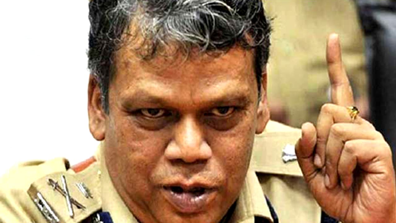 യാത്രക്കിടയിൽ ദുരനുഭവമോ? പൊലീസിനെ വിളിക്കാൻ അഭ്യർത്ഥനയുമായി ലോക്‌‌നാഥ് ബെഹ്റ