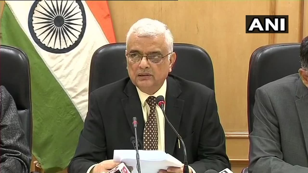 తెలంగాణ ఎన్నికల షెడ్యూల్ పై ఉత్కంఠ: చివర్లో ట్విస్ట్ ఇచ్చిన సిఈసీ