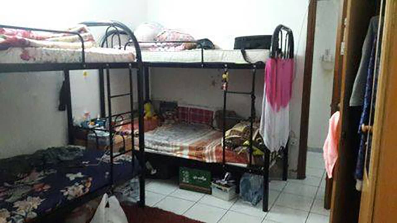 അബുദാബിയില് ഫ്ലാറ്റുകള് പല ഭാഗങ്ങളായി തിരിച്ച് താമസിക്കുന്നത് ഇനി അനുവദിക്കില്ല അബുദാബിയില് ഫ്ലാറ്റുകള് പല ഭാഗങ്ങളായി തിരിച്ച് താമസിക്കുന്നത് ഇനി അനുവദിക്കില്ല