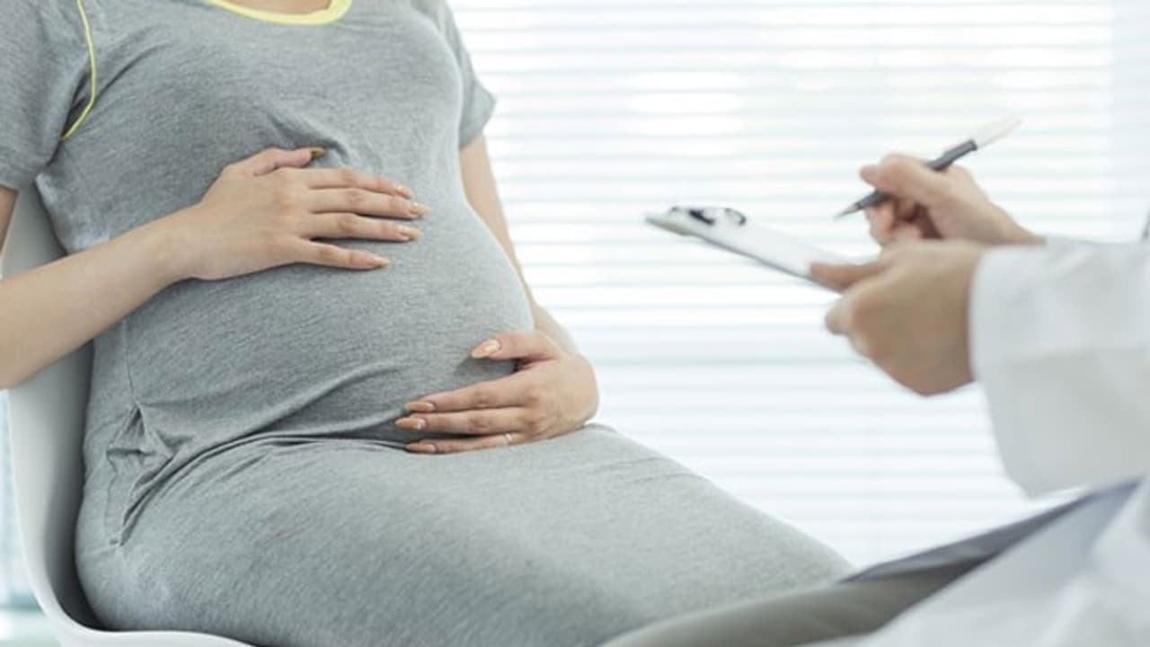 இளம் பெண்ணை கர்ப்பிணியாக்கிய எய்ட்ஸ் நோயாளி! திண்டுக்கல் அருகே அதிர்ச்சி! இளம் பெண்ணை கர்ப்பிணியாக்கிய எய்ட்ஸ் நோயாளி! திண்டுக்கல் அருகே அதிர்ச்சி!