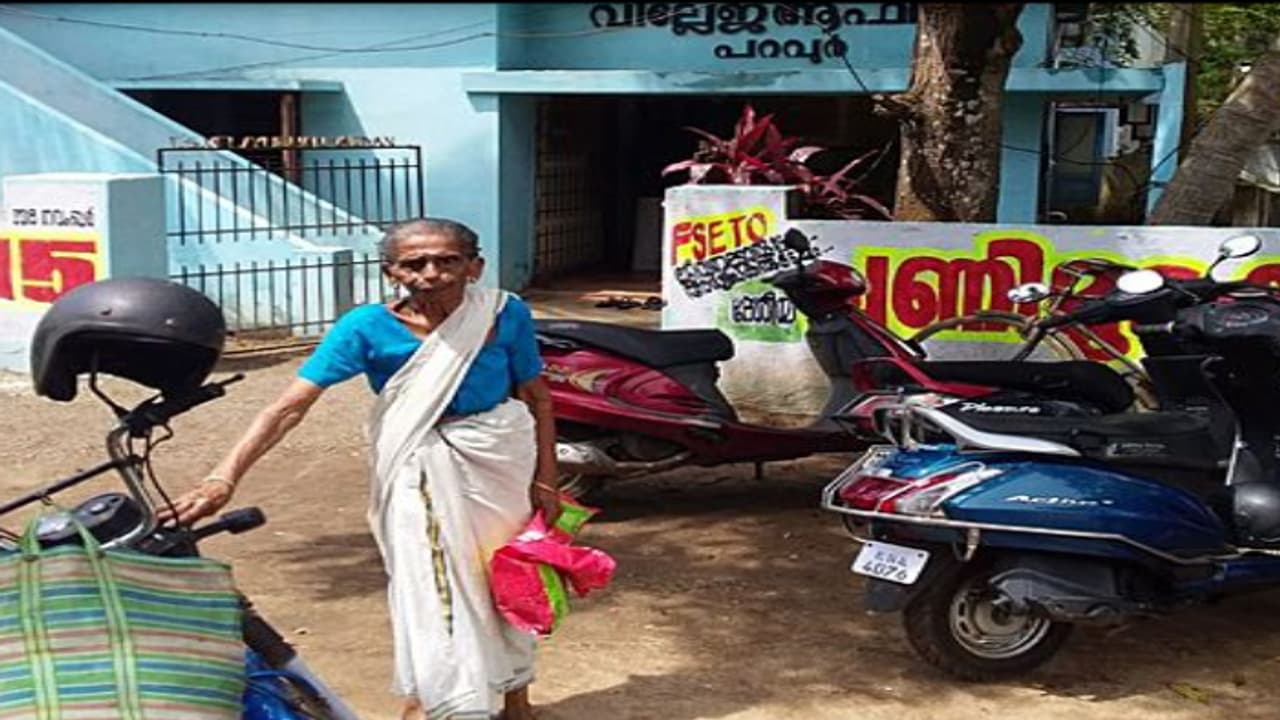 വി. എസിന്റെ സഹോദര ഭാര്യയ്ക്ക് പ്രളയ ദുരിതാശ്വാസം കിട്ടിയില്ല വി. എസിന്റെ സഹോദര ഭാര്യയ്ക്ക് പ്രളയ ദുരിതാശ്വാസം കിട്ടിയില്ല