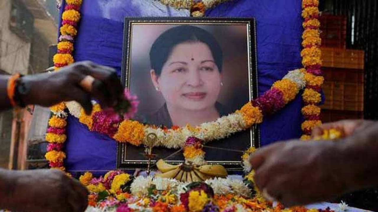 జయలలిత డెత్ మిస్టరీ.. సీసీ కెమెరాలను ఆపమని చెప్పింది పోలీసులే: అపోలో జయలలిత డెత్ మిస్టరీ.. సీసీ కెమెరాలను ఆపమని చెప్పింది పోలీసులే: అపోలో