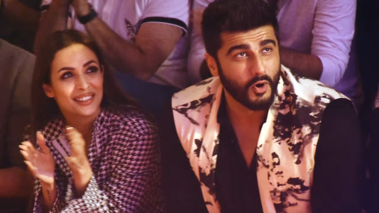 Rumoured lovebirds Arjun Kapoor, Malaika Arora Khan's recent outing is setting gossip mills ablaze Rumoured lovebirds Arjun Kapoor, Malaika Arora Khan's recent outing is setting gossip mills ablaze