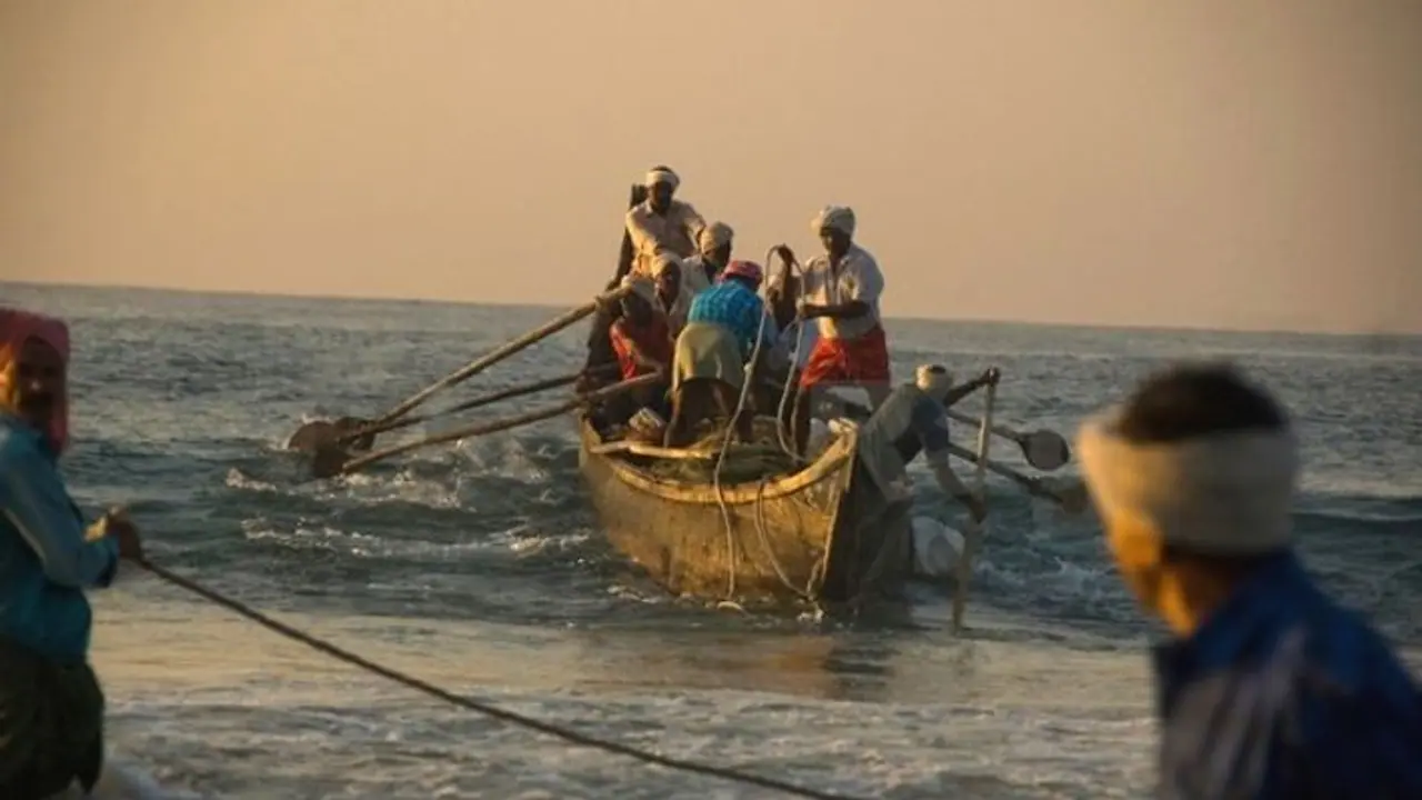 கொரோனா எதிரொலி..! ஈரானில் இருந்து 300 மீனவர்களை மீட்க அமைச்சர் நடவடிக்கை..! கொரோனா எதிரொலி..! ஈரானில் இருந்து 300 மீனவர்களை மீட்க அமைச்சர் நடவடிக்கை..!