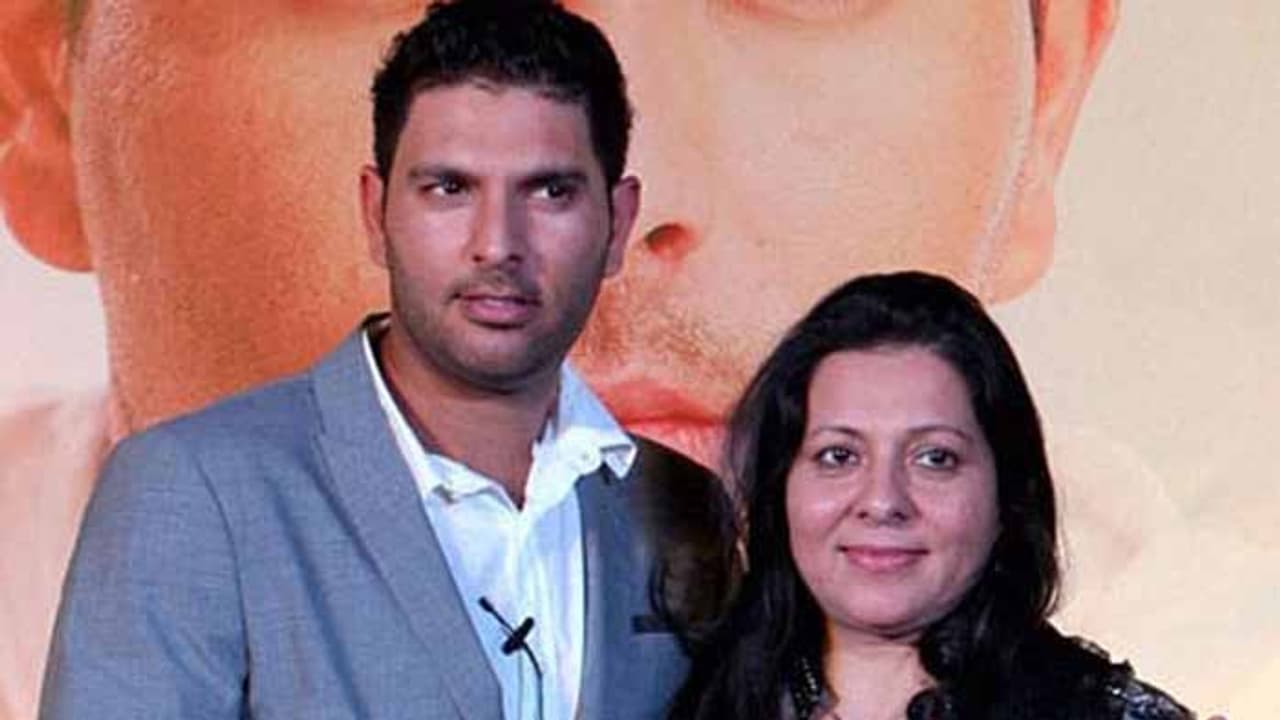 రూ.700 కోట్ల స్కాంలో చిక్కుకున్న యువరాజ్ తల్లి.. రంగంలోకి ఈడీ రూ.700 కోట్ల స్కాంలో చిక్కుకున్న యువరాజ్ తల్లి.. రంగంలోకి ఈడీ