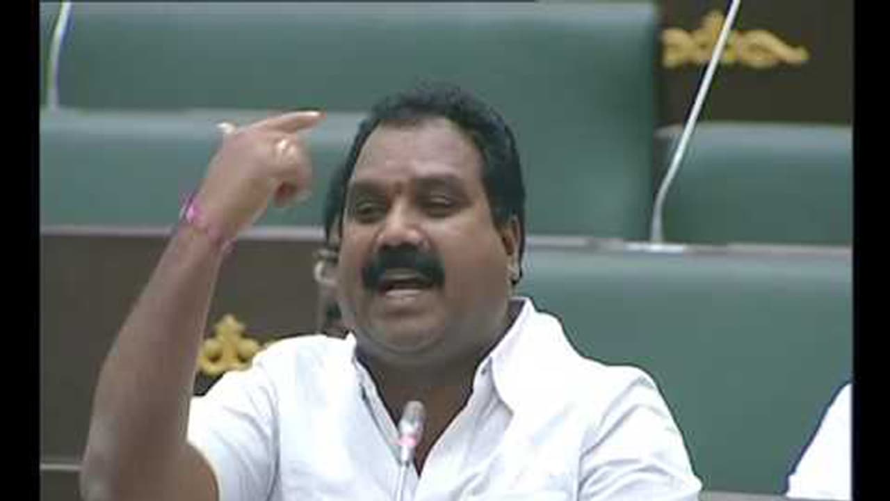 టీఆర్ఎస్ నేతకు చేదు అనుభవం.. గో బ్యాక్ అంటూ నినాదాలు